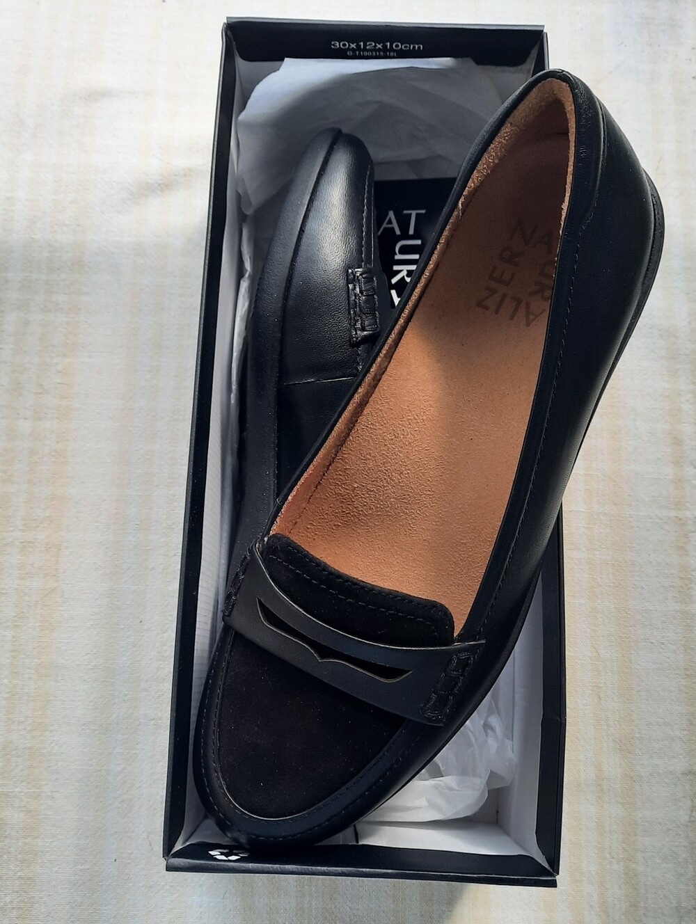 NATURALIZERS NIB Black Leather and Suede Loafers Sizer 7.5